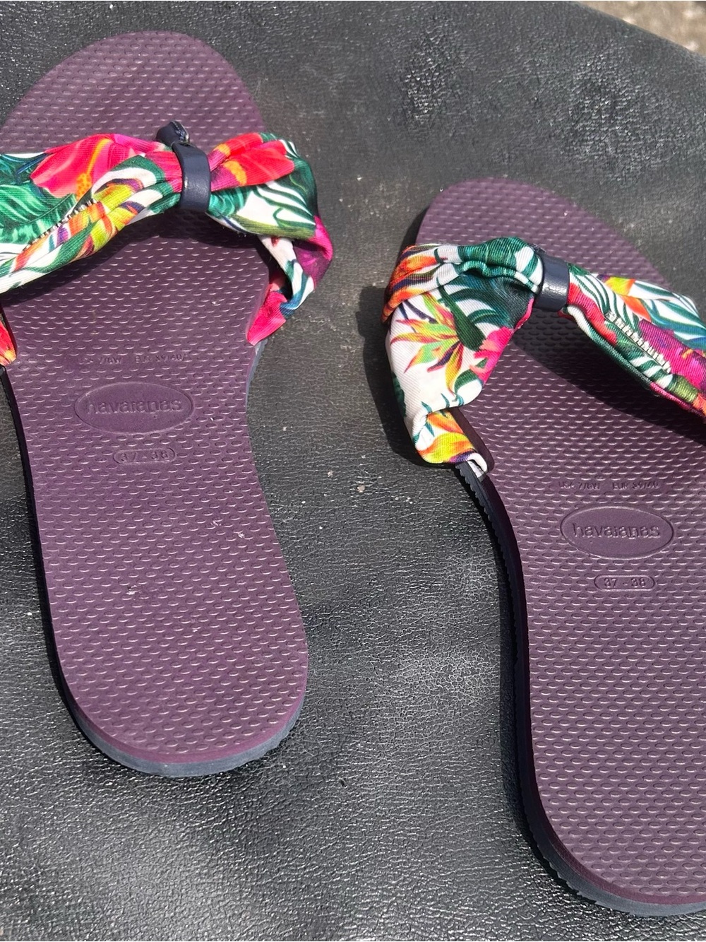 Havaianas Women’s Plum Flip Flops with Tropical Floral Bow 9.5-10